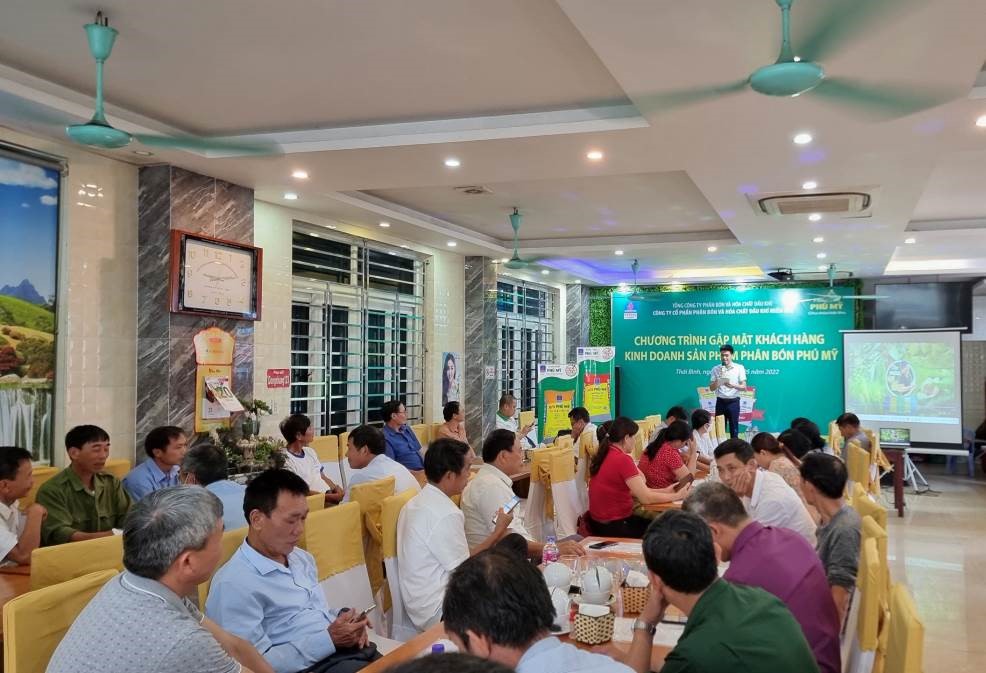 PVFCCo North kết hợp với Đối tác thương mại - Công ty TNHH TMDV Quyền Vân tổ chức chương trình “Gặp mặt khách hàng kinh doanh sản phẩm phân bón Phú Mỹ năm 2022” tại Thái Bình