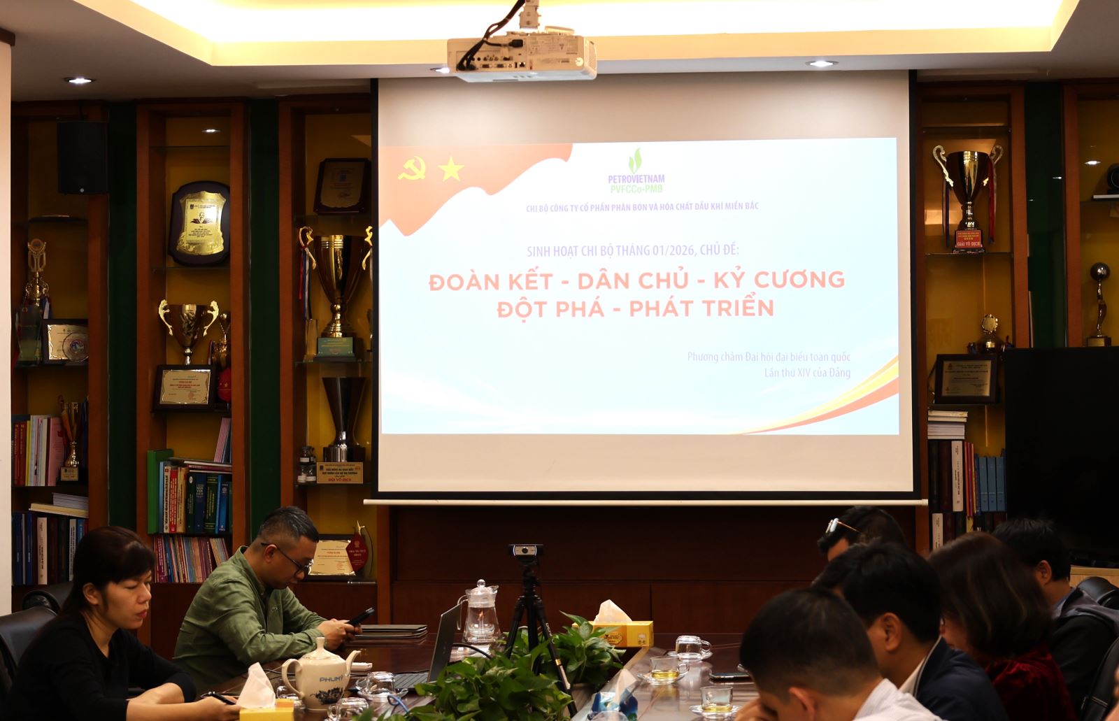 Chi bộ PVFCCo-PMB tổ chức sinh hoạt Chi bộ định kỳ tháng 1 năm 2026.