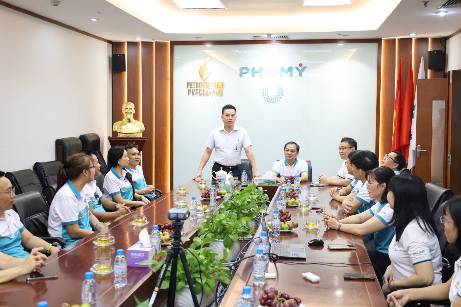 Đoàn công tác Công đoàn Nhà máy Đạm Phú Mỹ đến thăm và làm việc tại PVFCCo-PMB
