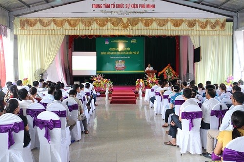 (PVFCCo North) phối hợp với Nhà phân phối Công ty TNHH VTNN Nam Hằng tổ chức chương trình “Gặp mặt khách hàng kinh doanh phân bón Phú Mỹ” tại Thanh Hóa