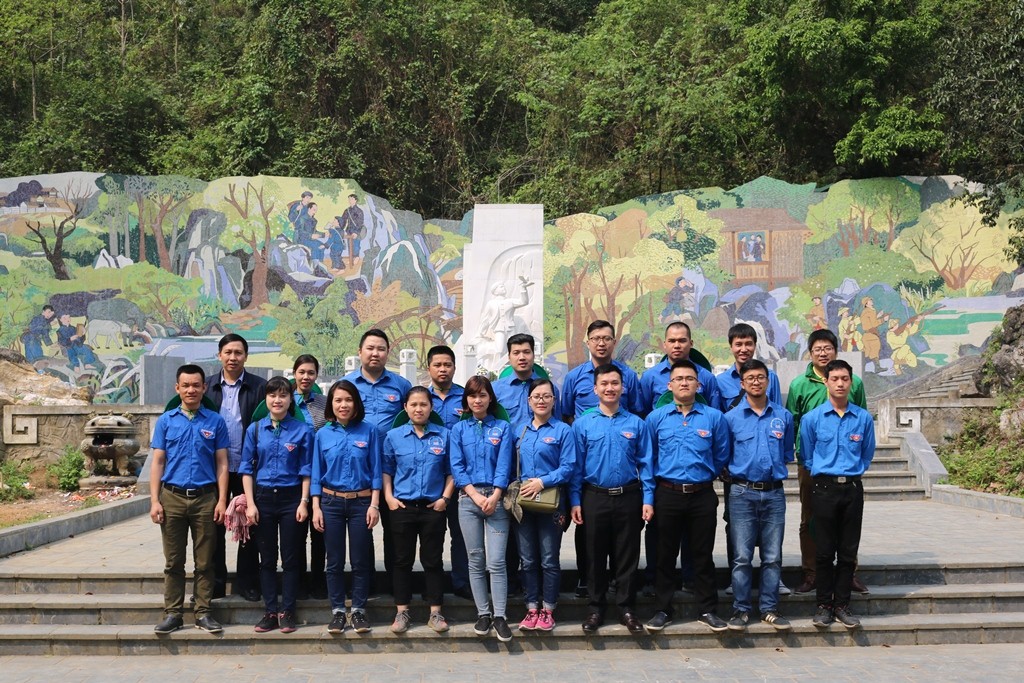 Đoàn Thanh niên PVFCCo North tổ chức chương trình về nguồn tại Cao Bằng
