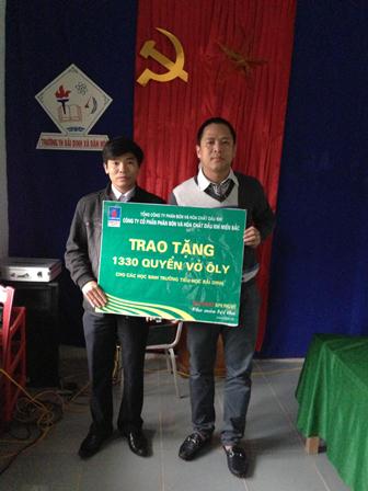 PVFCCo North tổ chức tặng vở cho các em học sinh tại Bắc Trung Bộ