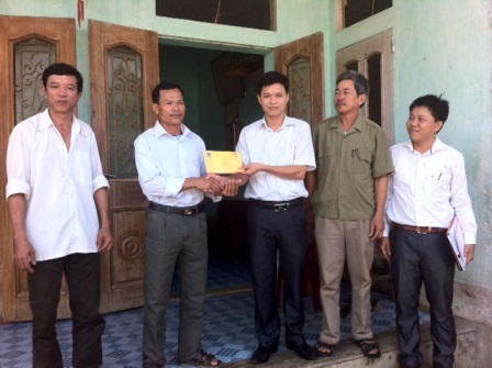 Thanh Hóa - Bảo hiểm An Nông Việt chi trả cho 14 hộ gia đình bị thiệt hại bởi cơn bão số 8